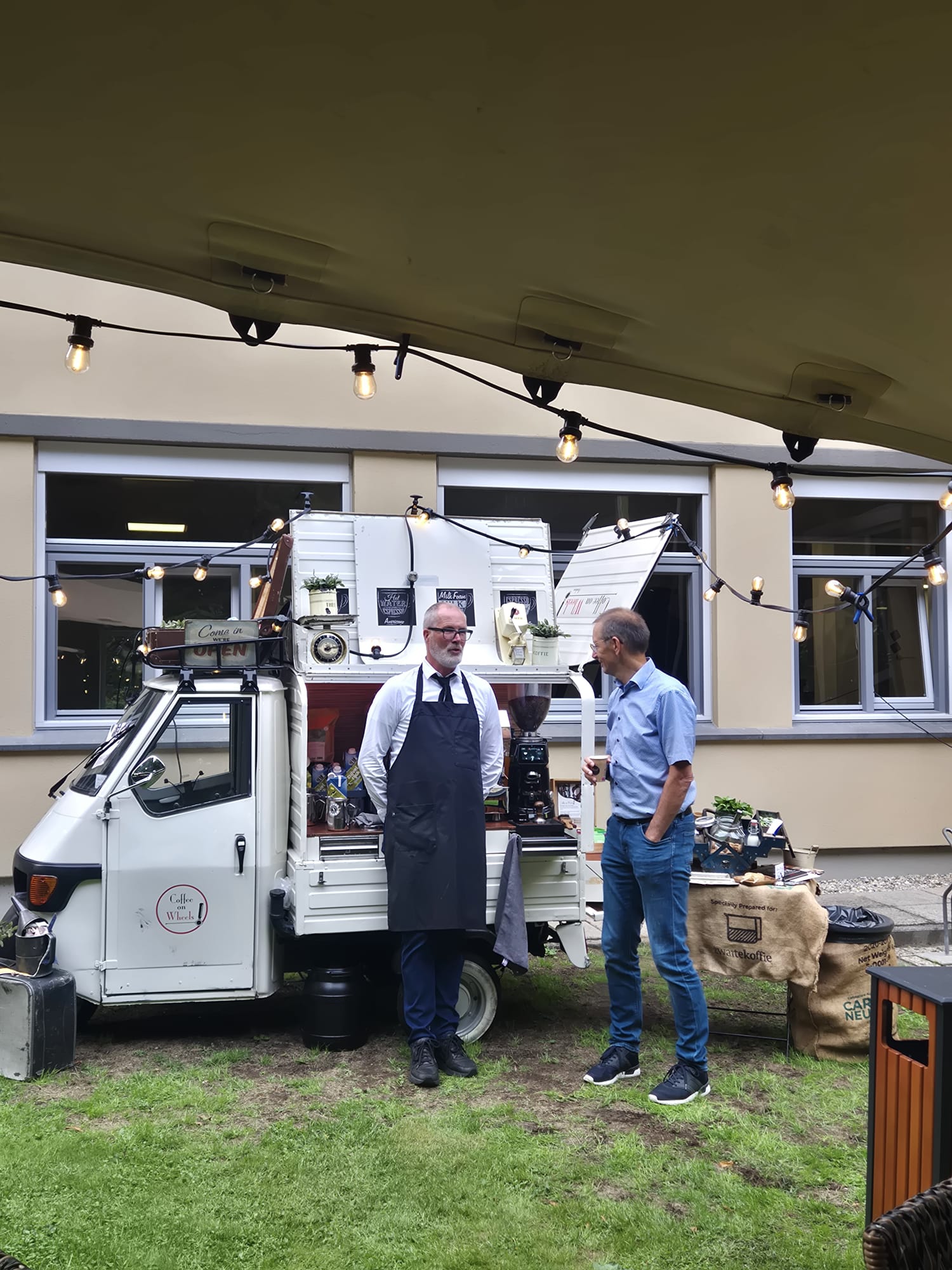 de barista is ook op het evenement aanwezig