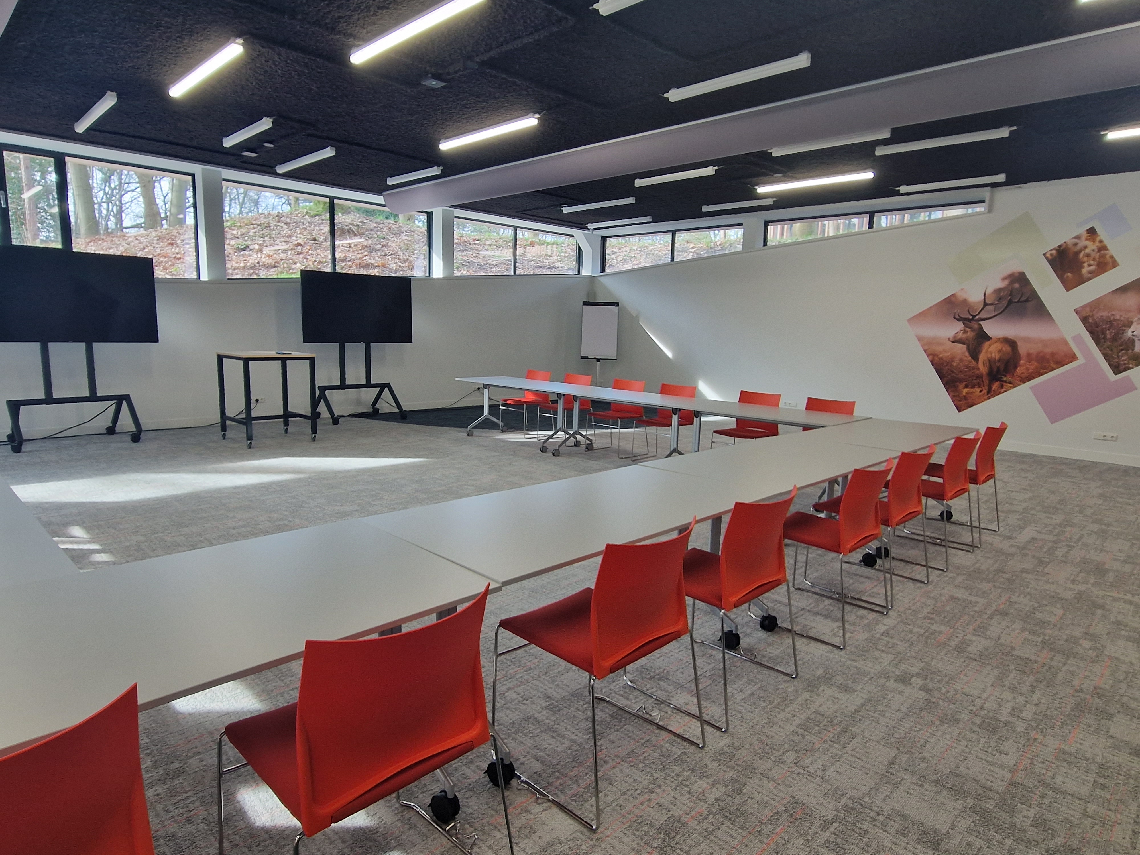 Vergaderen met grote groep in Callenbach vergaderzaal op Landgoed Zonneoord